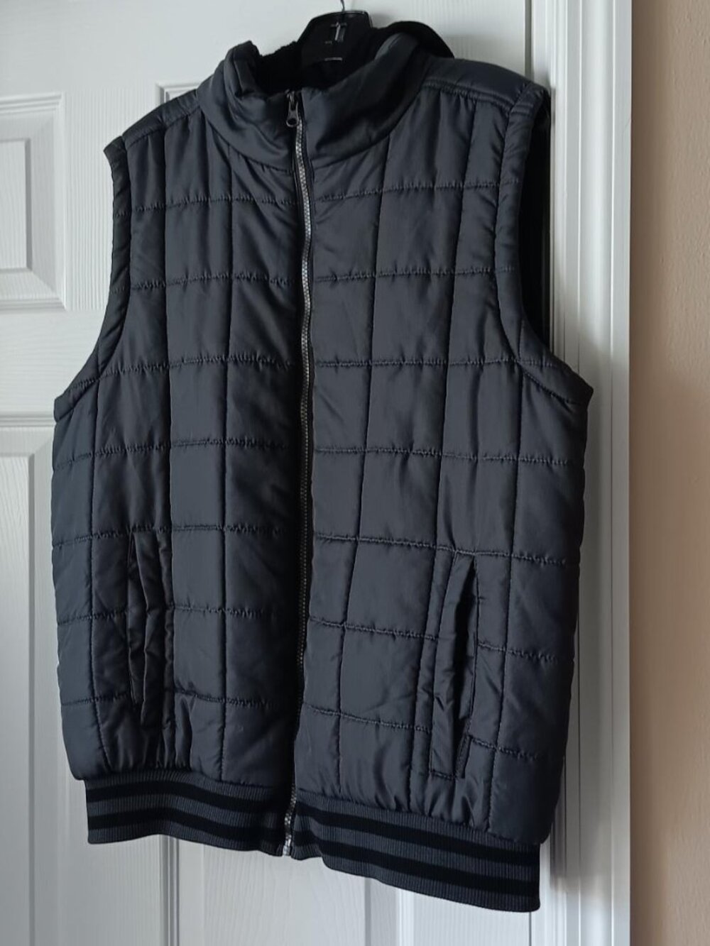 PACIFIC TRAIL Mens Vest with Hoodie Black and Gray Size Large